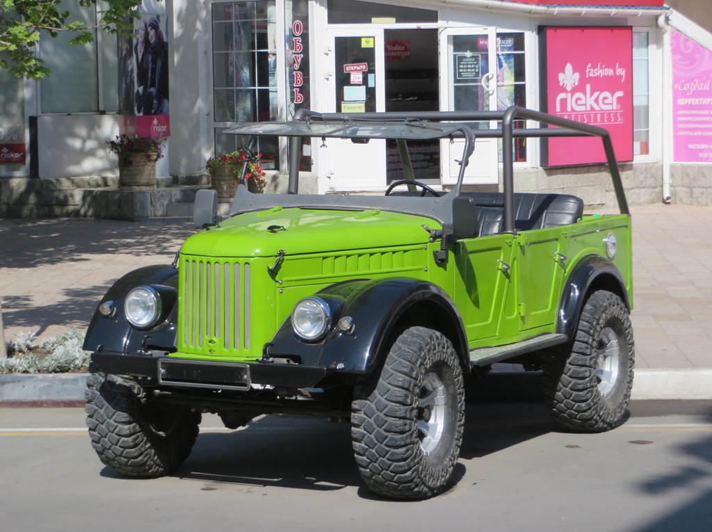 Автомобиль ГАЗ-69А. Анапа, улица Максима Горького