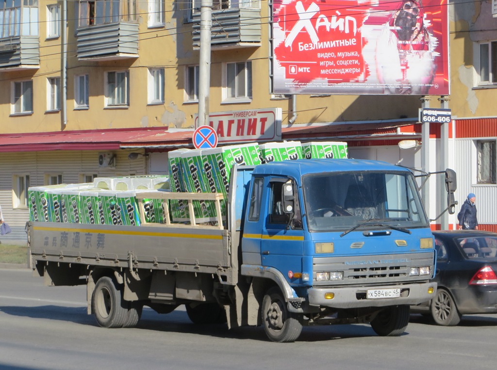 Автомобиль Nissan Diesel Condor #Х 584 ВС 45. Курган, Пролетарская улица