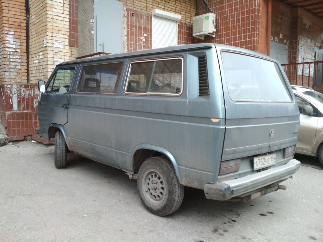Микроавтобус Volkswagen Transporter T3. г. Самара, ул. Никитинская
