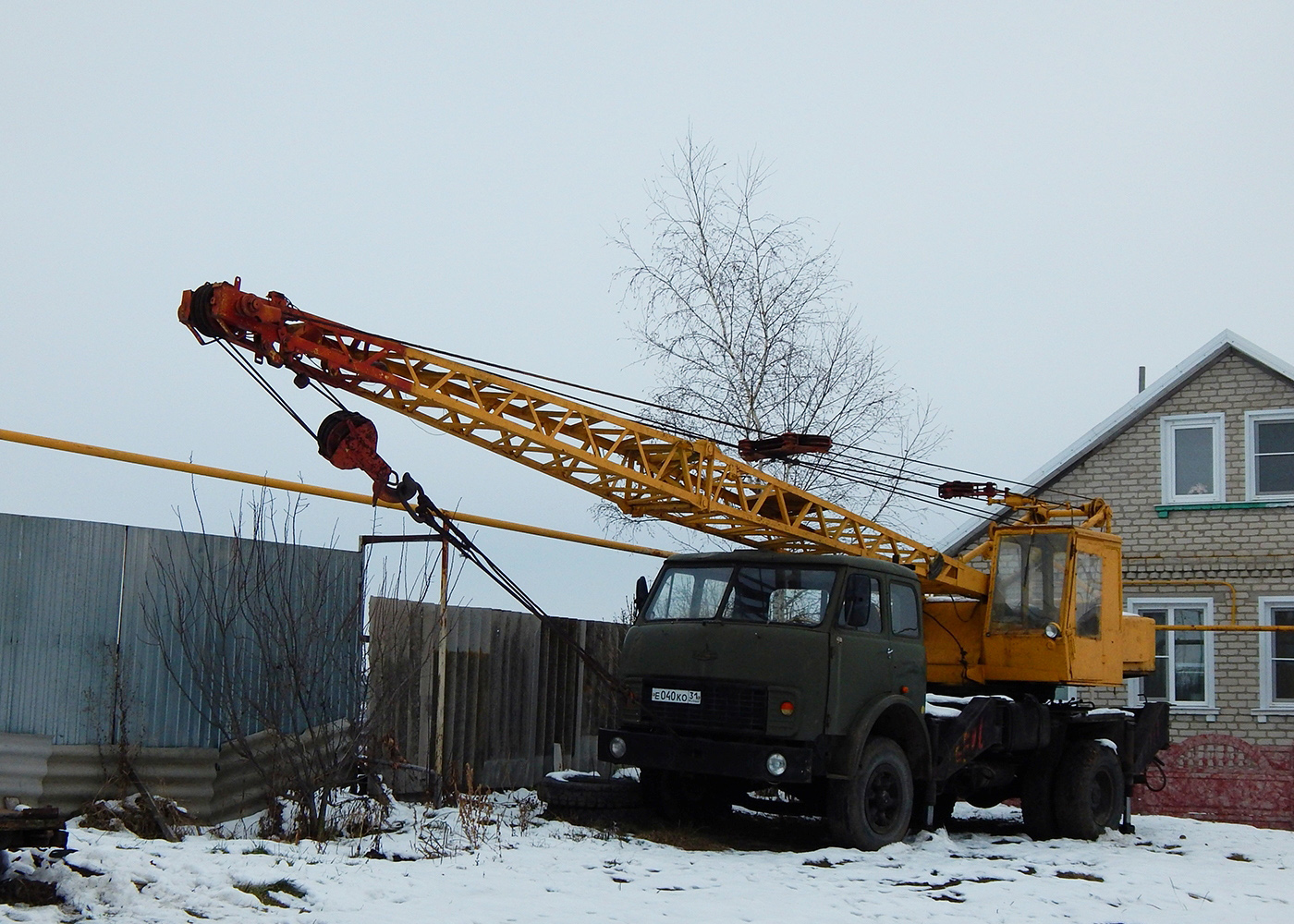 Автокран КС-3562Б на шасси МАЗ-5334 # Е 040 КО 31. Белгородская область, Красненский район, с. Камызино
