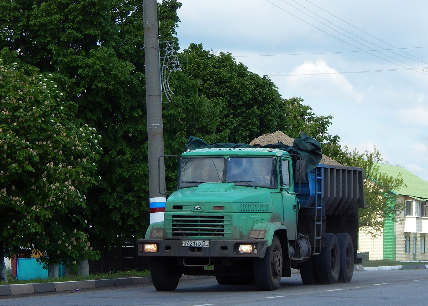 Самосвал КрАЗ-65055 # Н 421 НХ 31. Белгородская область, г. Валуйки, ул. Горького