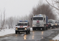 ВАЗ-21214 во главе колонны машин МЧС РФ. Алтайский край, Барнаул, дорога к посёлку Затон