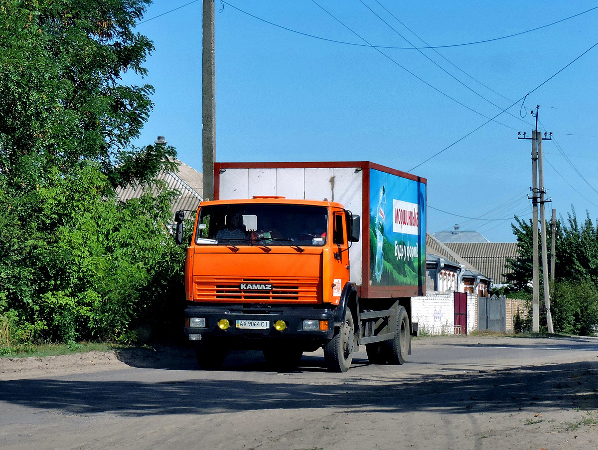 Фургон на шасси КамАЗ-43253  #AX 9064 CI. Харьковская область, с. Темновка, автодорога Р-78