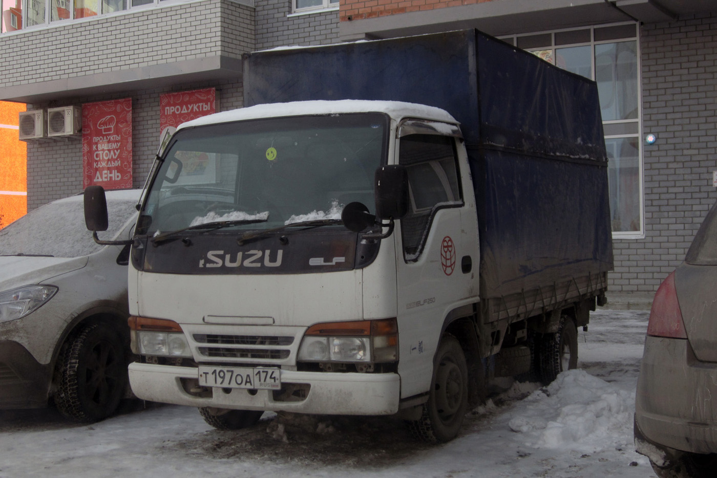 Грузовой бортовой автомобиль Isuzu ELF #Т 197 ОА 174 . Тюмень, Кремлевская улица 