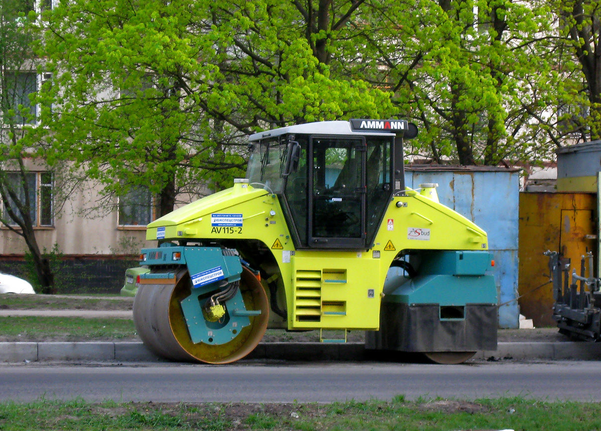 Комбинированный каток Ammann AV 115-2. Харьковская область, г. Харьков, Салтовское шоссе