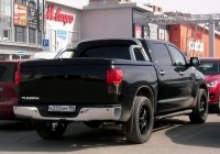 Пикап Toyota Tundra #Н 222 АМ 186 . Тюмень, парковка ТРЦ "Кристалл"