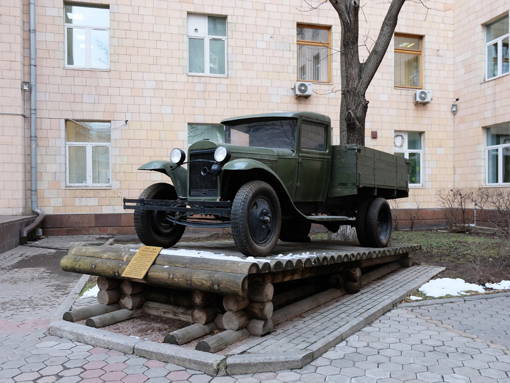Грузовой бортовой автомобиль ГАЗ-АА  . Москва, Ленинградский проспект (территория МАДИ) 