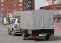 Прицеп КМЗ-8213.05 "Универсал" #АХ 2683 72 в составе автопоезда . Тюмень, парковка ТРЦ "Кристалл"