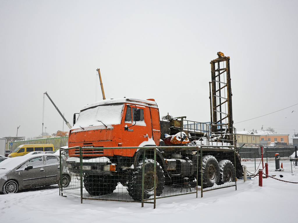 Буровая установка ПБУ-2-314 на шасси КамАЗ-43114 #У 078 НО 197. Москва, Проспект Мира 