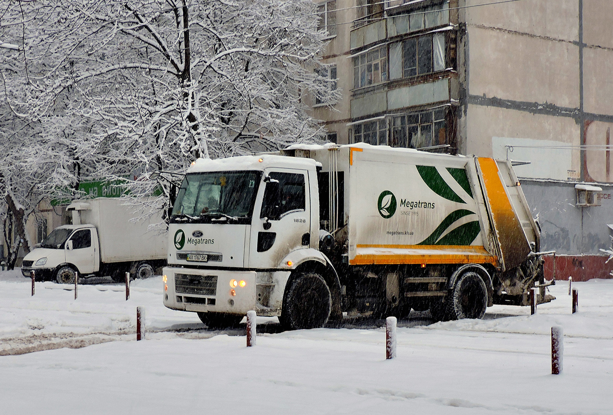 Мусоровоз HM15 (Ford Cargo 1826DC) E-3 #АХ 1767 ВК. Харьковская область, г. Харьков, Салтовское шоссе