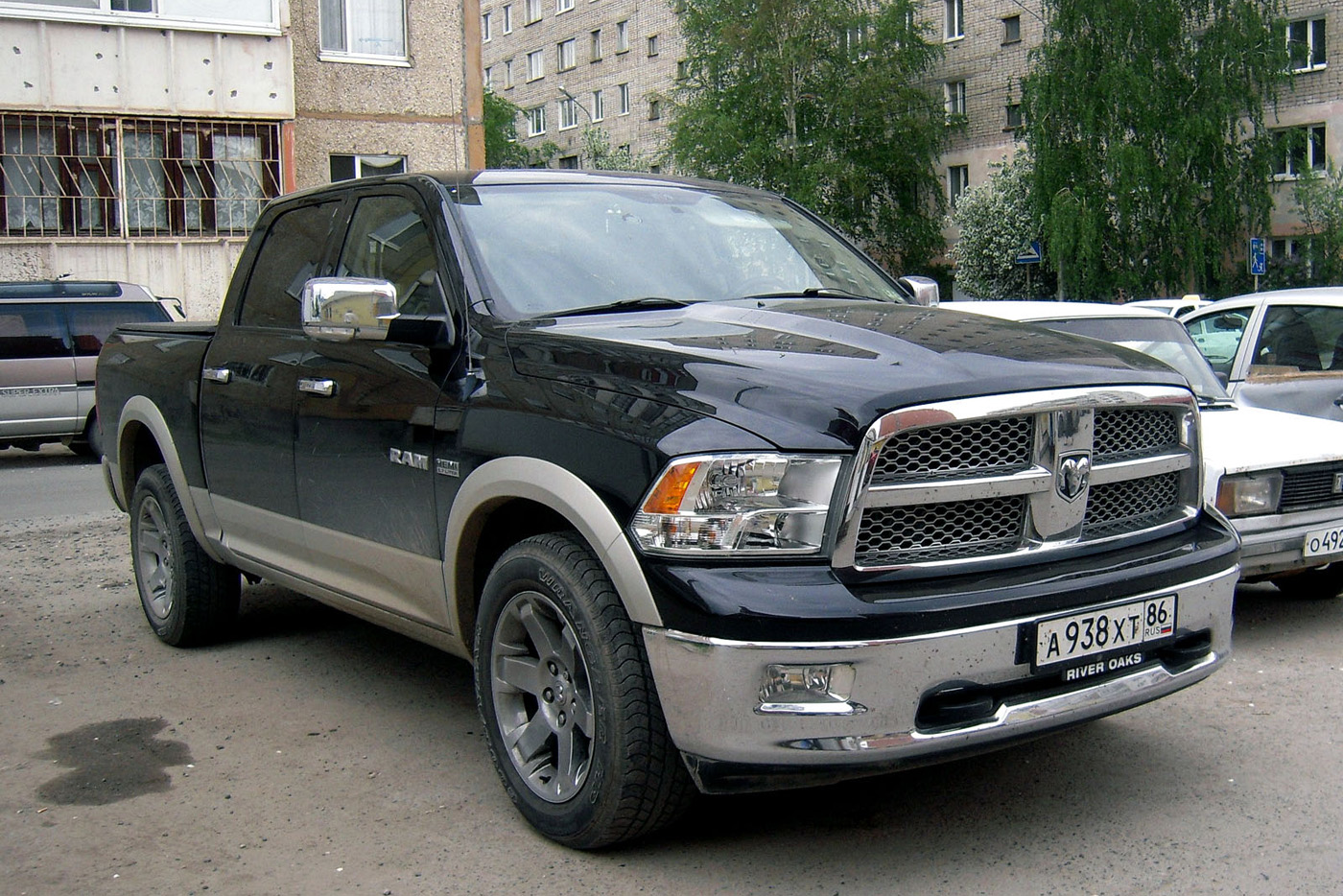 Пикап Dodge Ram #А 938 ХТ 86 . Тюмень, Ямская улица