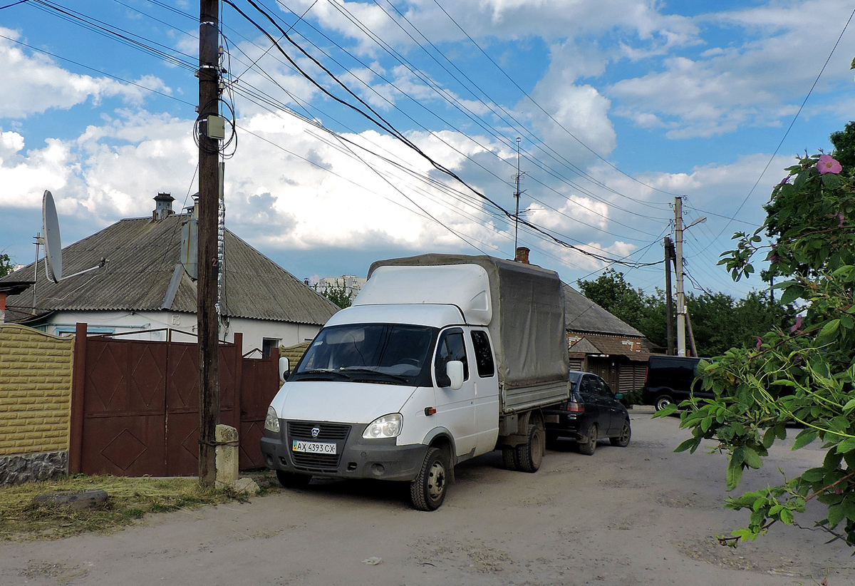 Бортовой грузовик ГАЗ-33023 "Газель" #AX 4393 CX . Харьковская область, г. Харьков, Дунайская улица