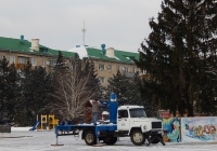 Автовышка ВИПО-24-01  на шасси ГАЗ-3309 # О 802 СР 31. Белгородская область, г. Алексеевка, пл. Победы