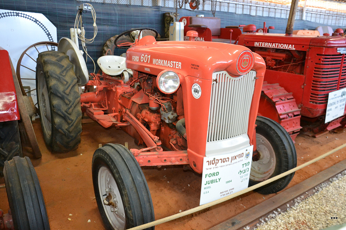 Трактор Ford 601 Workmaster. Израиль, Эйн-Веред, тракторный музей