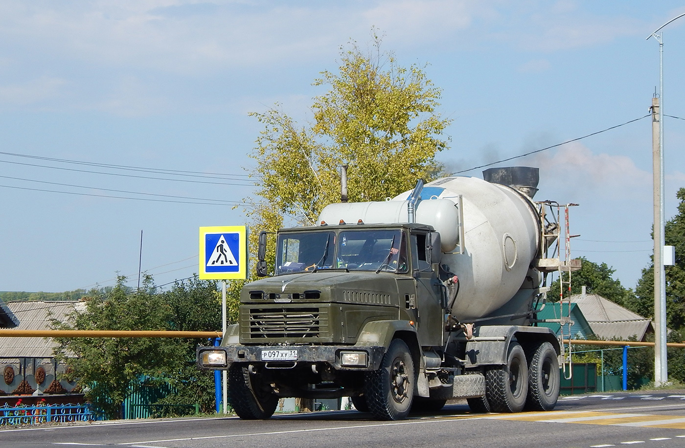 Бетоносмеситель на шасси КрАЗ # Р 097 ХУ 31. Белгородская область, Алексеевский район, с. Гарбузово