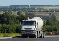 Бетоносмеситель на шасси IVECO Trakker # Н 518 ТС 36. Белгородская область, Красногвардейский район, автодорога Р-185 "Белгород - Павловск"
