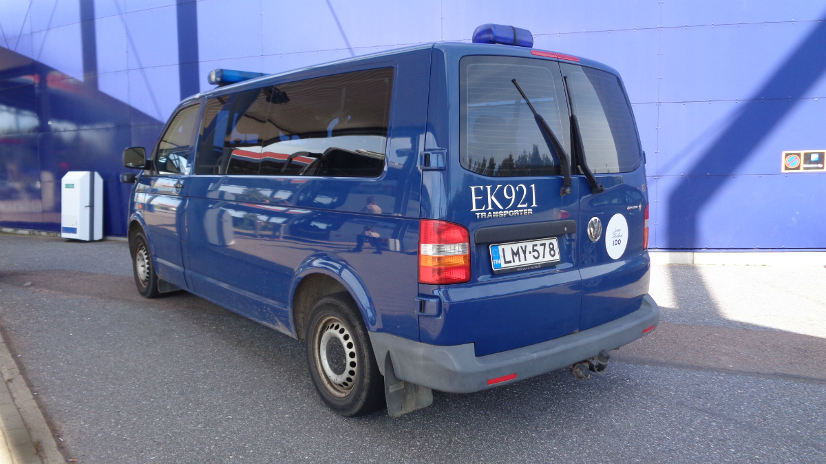 Автомобиль таможенной службы на шасси Volkswagen #LMY-578. Финляндия, стоянка Ваалимаа 