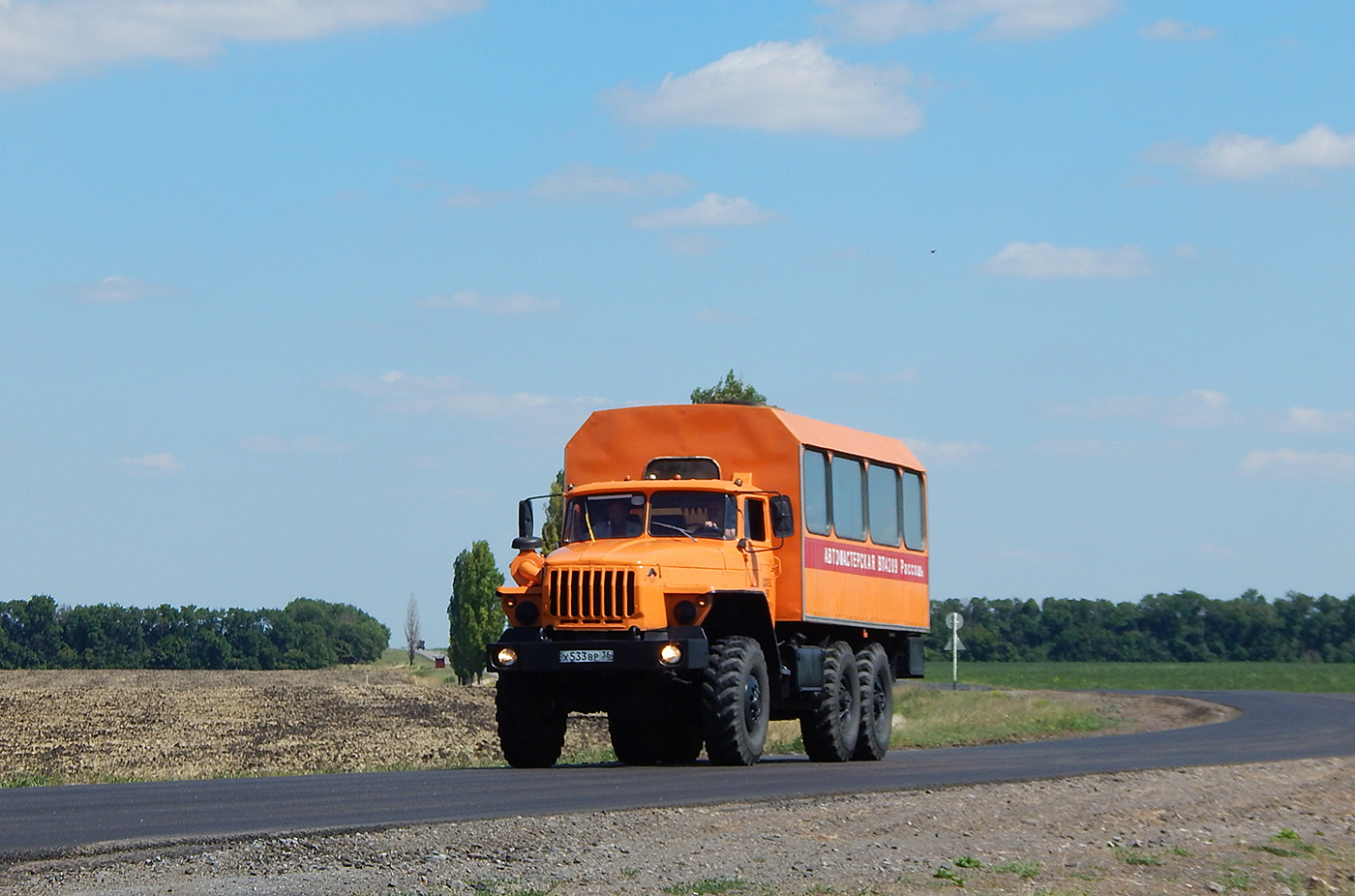 Вахтовый автобус 	Урал-32551 #Х 533 ВР 36. Белгородская область, Вейделевский район, автодорога Р-187 "Новый Оскол - Ровеньки"