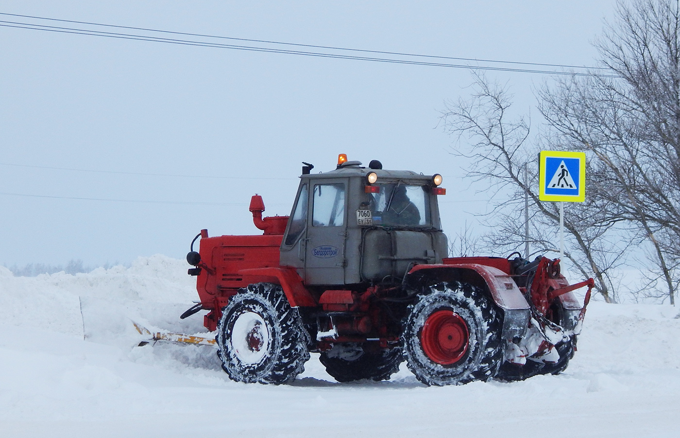 Трактор Т-150К #7060 ЕУ 31. Белгородская область, Новооскольский район, автодорога Р-185 "Белгород - Павловск"