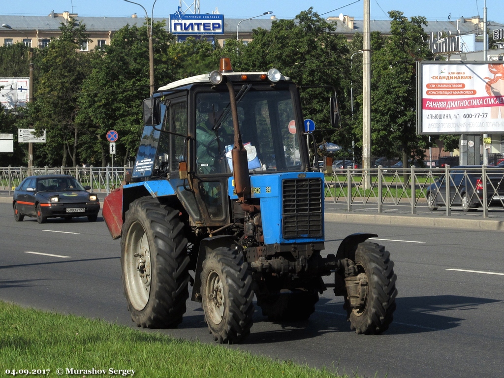 Трактор Беларус-82.1 (МТЗ-82.1)  . Санкт-Петербург, улица Типанова