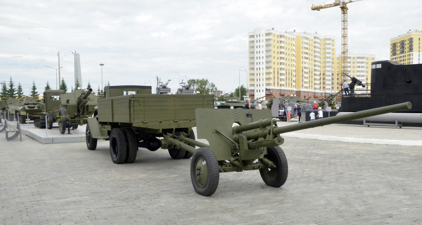 Грузовой автомобиль УралЗИС-5В с 57-мм пушкой ЗИС-2. Свердловская область, Верхняя Пышма, музей "Боевая Слава Урала"