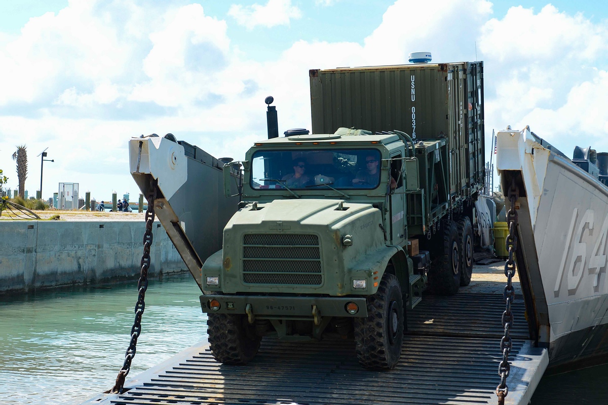 Грузовик Oshkosh MTVR #96-47571. США, Ки-Уэст