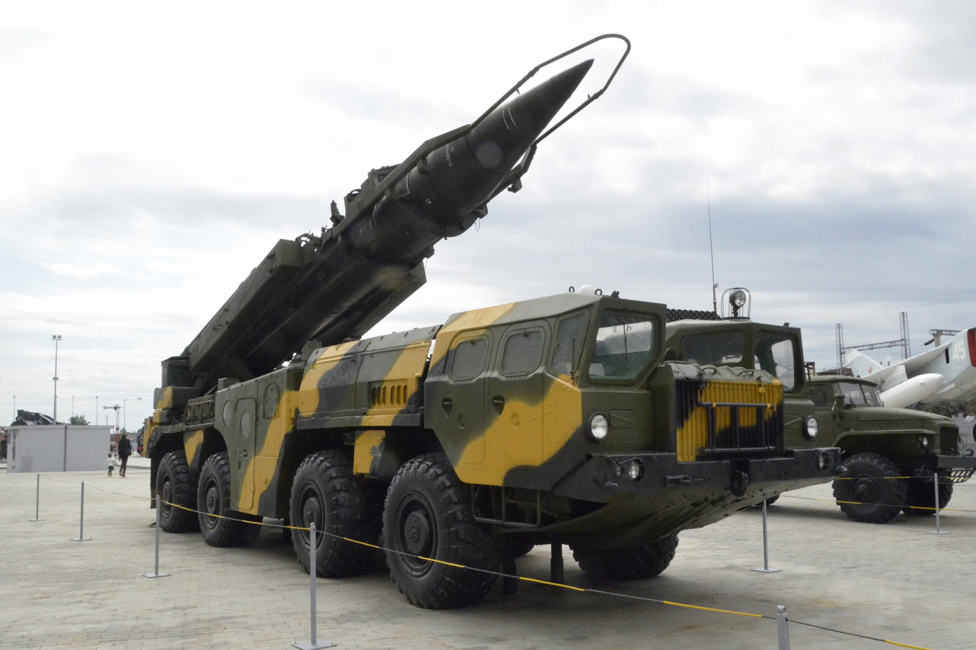 Пусковая установка 9П117 оперативно-тактического ракетного комплекса 9К72 "Эльбрус" на шасси МАЗ-543П. Свердловская область, Верхняя Пышма, музей "Боевая Слава Урала"