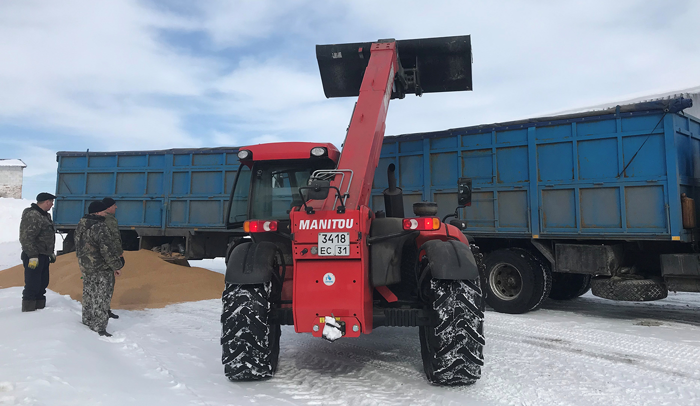 Телескопический погрузчик Manitou # 3418 TC 31. Белгородская область, Корочанский район, с. Жигайловка