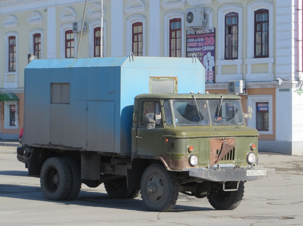 Аварийно-ремонтная машина водоканала, переоборудованная из самосвала ГАЗ-САЗ-3511 на шасси ГАЗ-66-31 #Е 007 КК 45.  Курган, улица Савельева