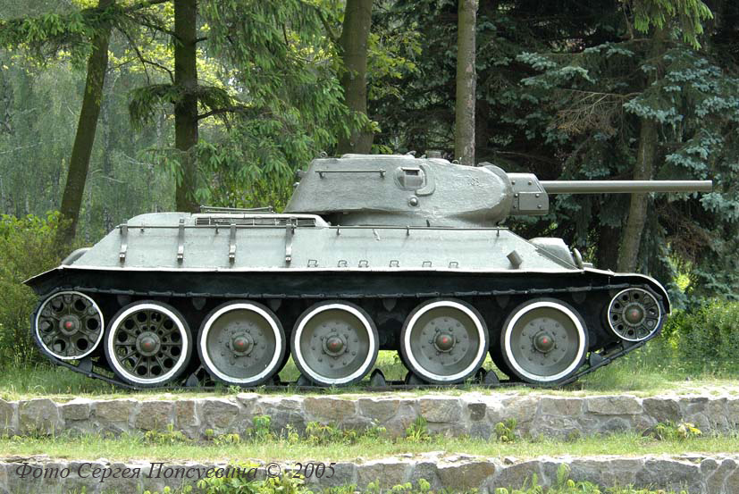 Средний танк Т-34-76 образца 1942 года. Украина, Киевская область, Новые Петровцы, музей «Битва за Киев 1943 года»