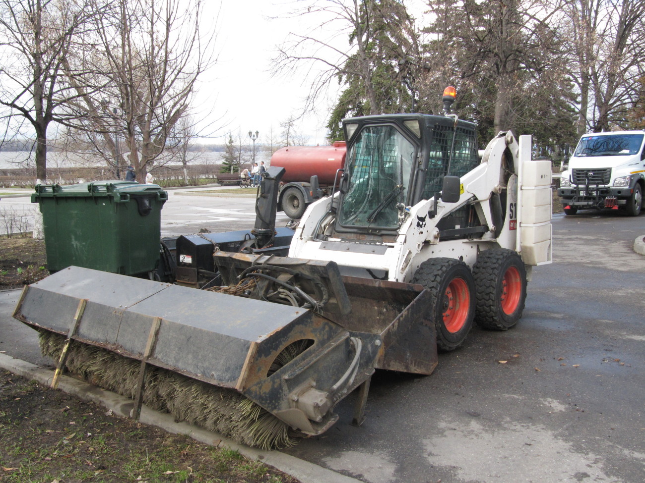 погрузчик Bobcat S175. г. Самара, набережная реки Волги