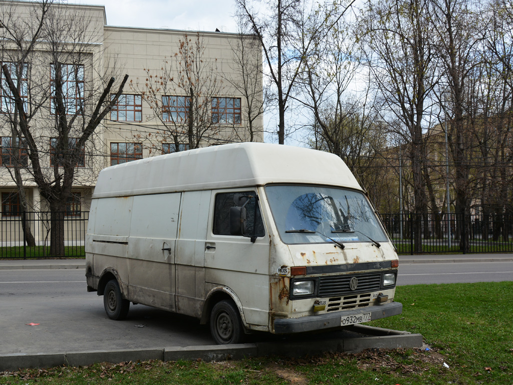 Цельнометаллический фургон Volkswagen #О 932 МВ 777. Москва, 4-й Новоподмосковный переулок 