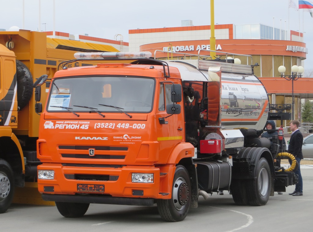 Автогудронатор АС-43253 на шасси КамАЗ-43253. Курган, улица Савельева