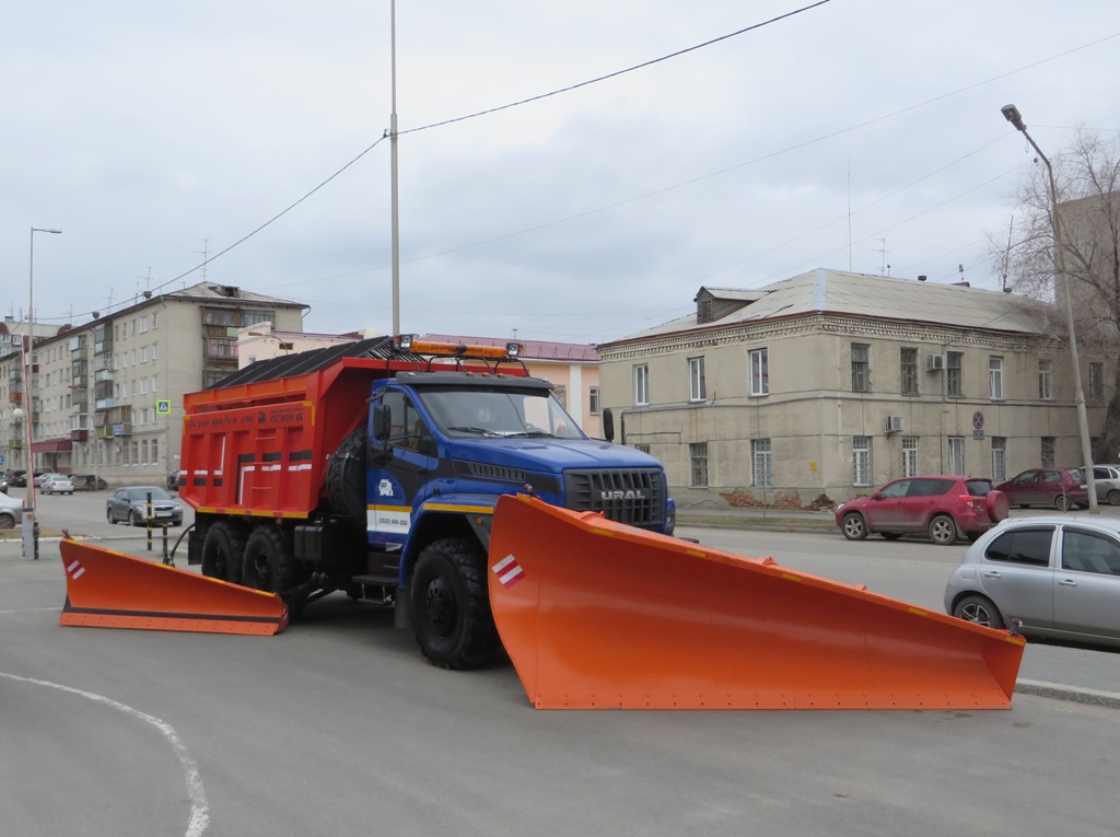 Комбинированная дорожная машина на шасси Урал NEXT 55571-72 #О 213 МЕ 45 . Курган, улица Савельева