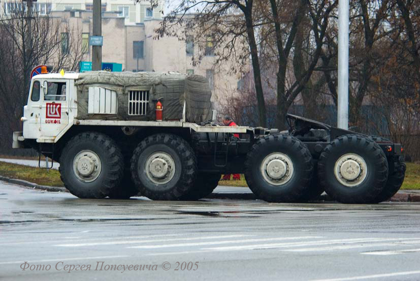 Седельный тягач МАЗ-537.. Киев. ул. Тираспольская.