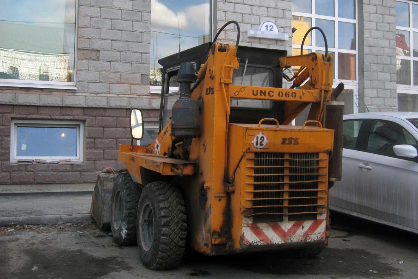 Фронтальный мини-погрузчик ZTS UNC-060. Тюмень 