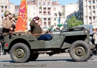 Автомобиль Willys MB. Парад в День Победы.. Киев. ул. Крещатик.