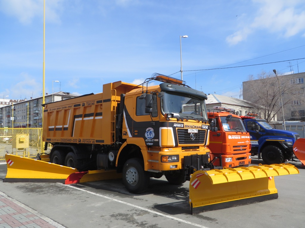 Комбинированная дорожная машина на шасси Shacman SХ3256DR385 #А 109 МС 186   . Курган, улица Савельева