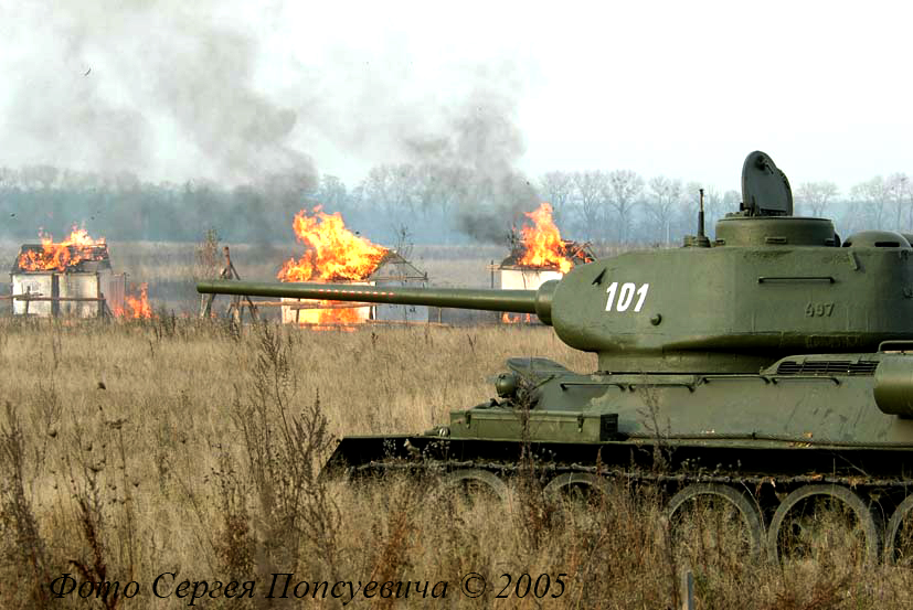 Танк Т-34-85. Реконструкция ВОВ.. Киевская область, Вышгородский р-н. Новые Петровцы. 