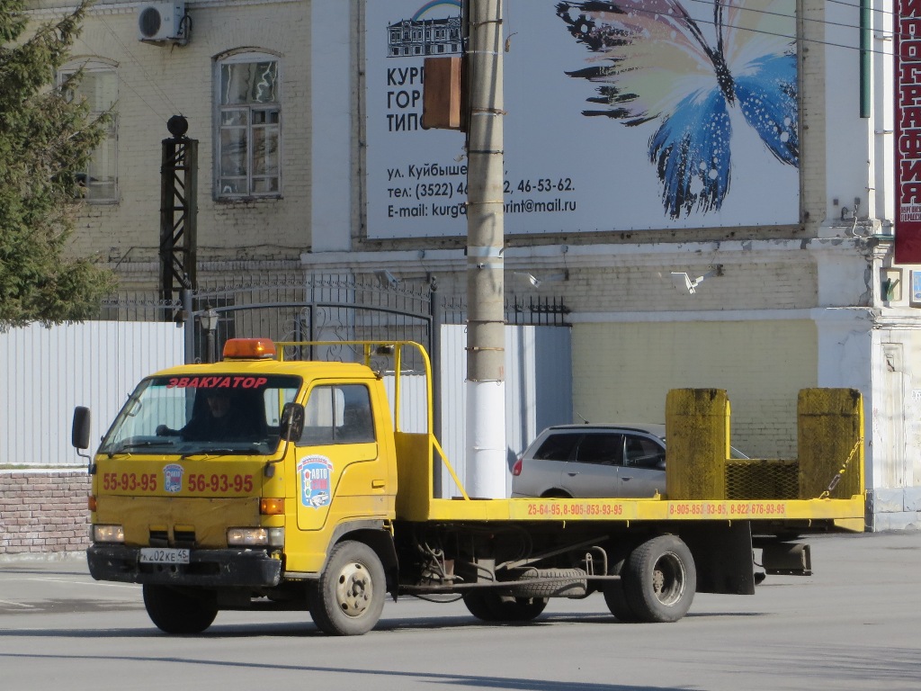 Эвакуатор на шасси Isuzu ELF #К 202 КЕ 45.  Курган, улица Куйбышева 