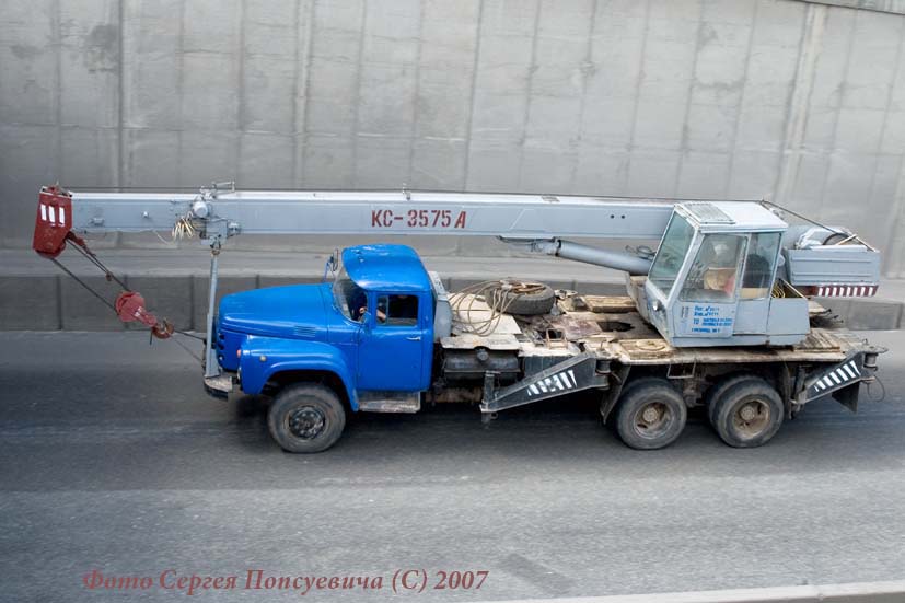 Автокран КС-3575А на шасси ЗиЛ-133ГЯ. . Киев. ул. О. Телиги.