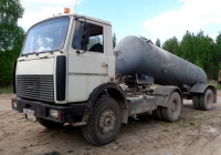 Седельный тягач МАЗ-54331 #Т 588 ЕЕ 60 с полуприцепом ТЦ-10 #РА 1482 60 . Псковская область, АБЗ ЗАО "Порховмелиорация"