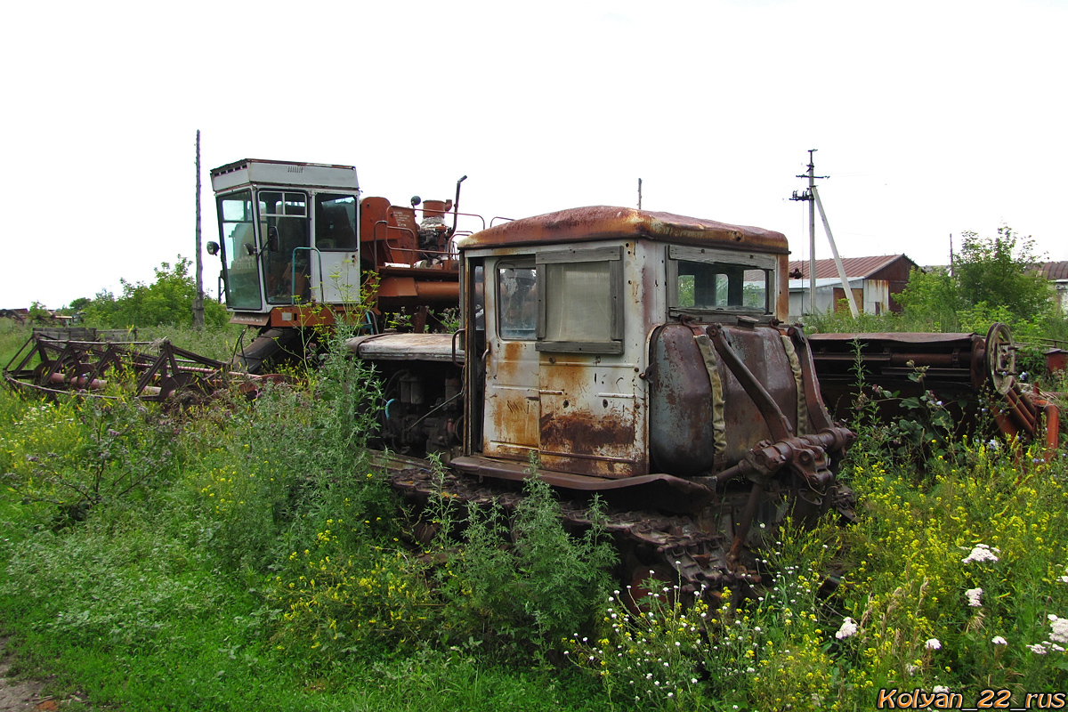 Трактор Т-74. Алтайский край, Калманский район, Калистратиха