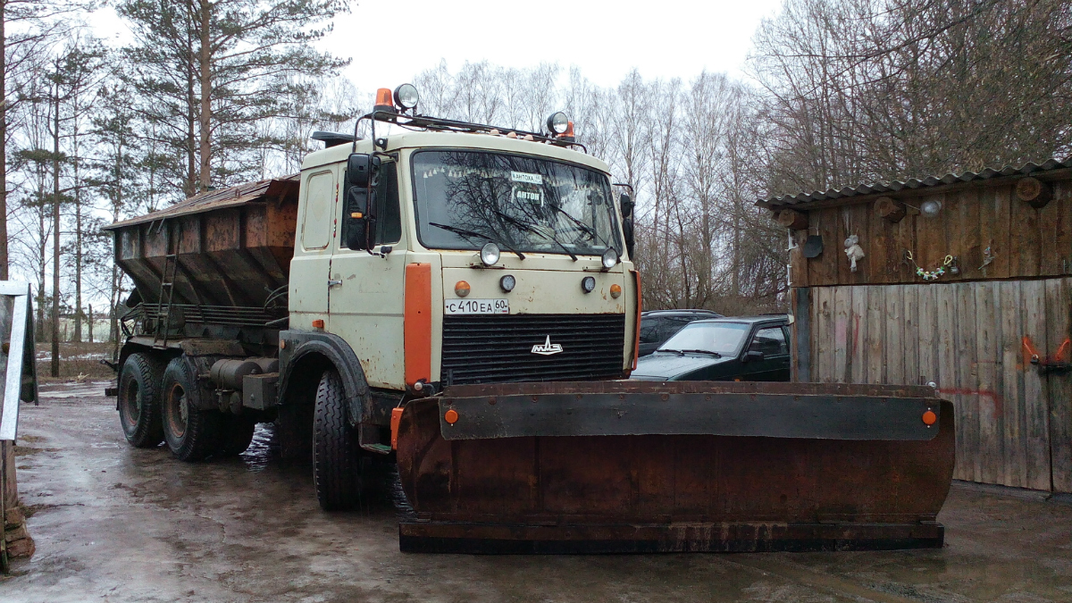 МДК-6303 на шасси МАЗ-6303 #С 410 АЕ 60. Псковская область Порховский район д,Нестрино