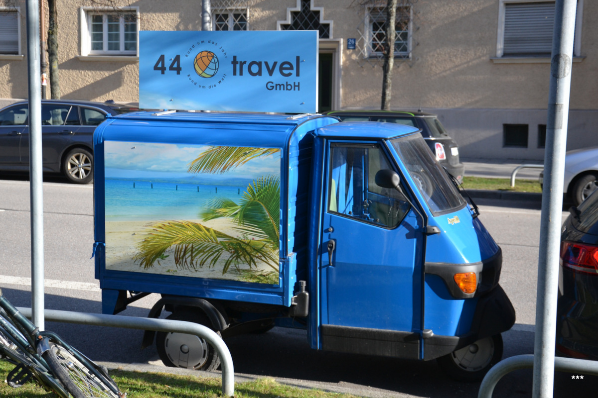 Грузовой мотороллер Piaggio Ape 50 . Германия, Мюнхен 