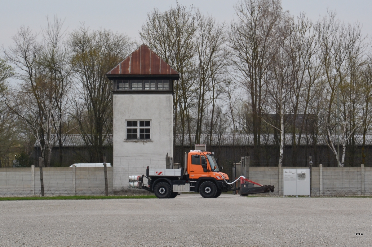 Автомобиль Mercedes-Benz Unimog*. Германия, Бавария, Дахау (мемориальный комплекс)