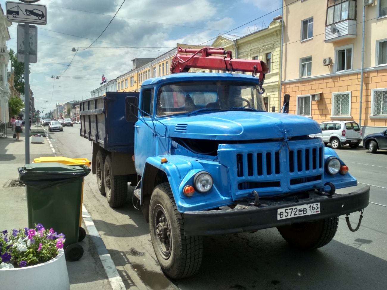 Бортовой грузовик ЗиЛ-131НА с КМУ #В 572 ЕВ 163. Самара, улица Фрунзе