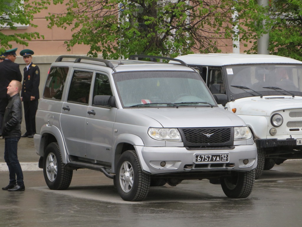 Военный автомобиль УАЗ-3163 #6757 УА 12.  Курган, улица Гоголя