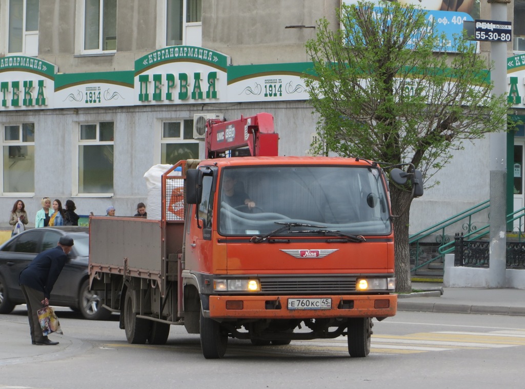 Грузовик с КМУ на шасси Hino Ranger #Е 760 КС 45. Курган, улица Ленина