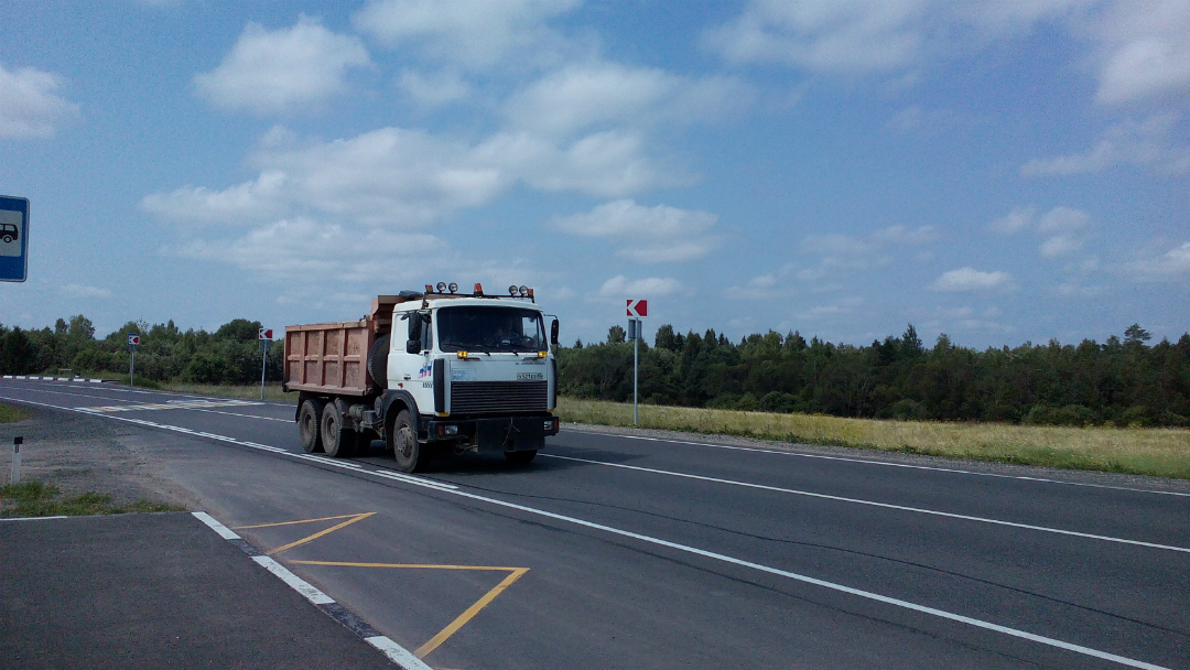 КДМ ЭД244А1 на шасси МАЗ-5516Х5 # Х 521 ЕВ 60. Псковская область, Порховский район, д. Нестрино